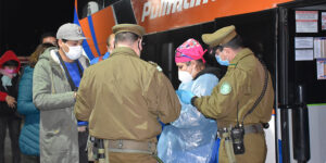 Control-sanitario-realiza-Municipio-de-Villarrica-a-personas-que-viajan-desde-Santiago-2