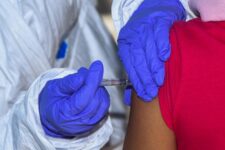 a31de04b0-Primer-cargamento-de-vacunas-contra-el-Covid-19-en-Nuble-beneficiara-a-674-funcionarios-de-salud