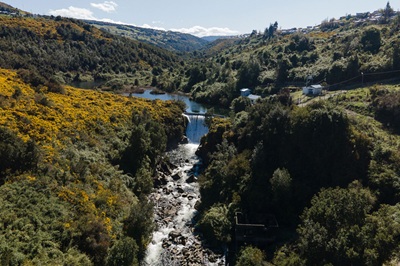 Antigua-represa-de-hidroelectrica-en-rio-Gamboa
