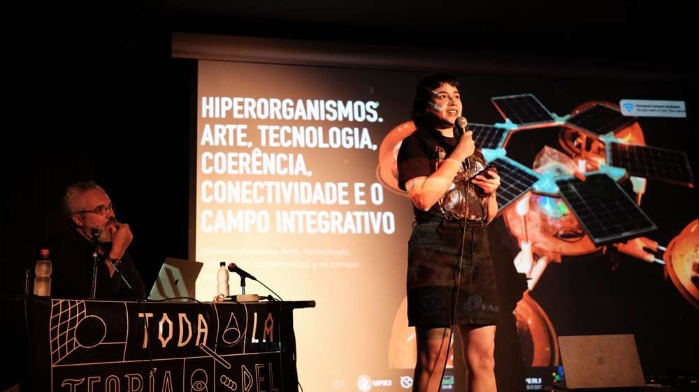 charla-hiperorganismos-compressed